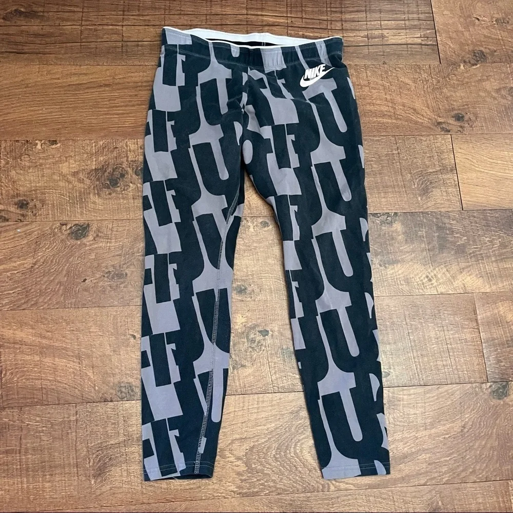 Nike women crop leggings pants  Sz medium black gray white logo cotton